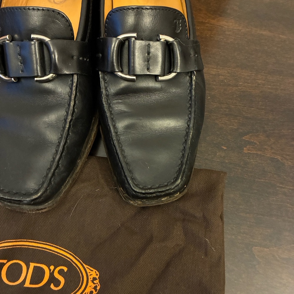 Tod's Classic Black Leather Driving Loafers Moccasins w silver accents. Size 37. - Picture 5 of 16